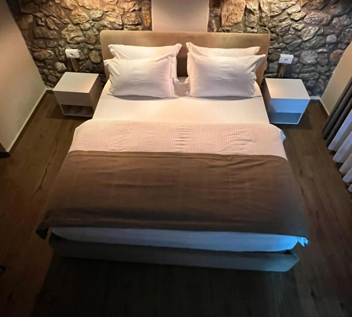 Vila Ndrio Tushemisht Hotel